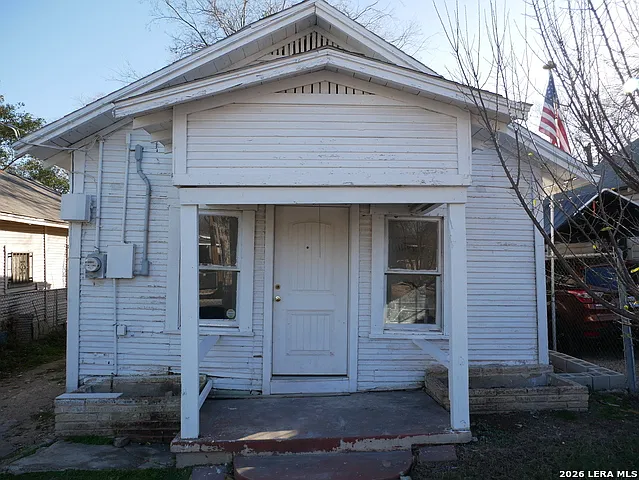 1820 Ruiz St — Photo 1