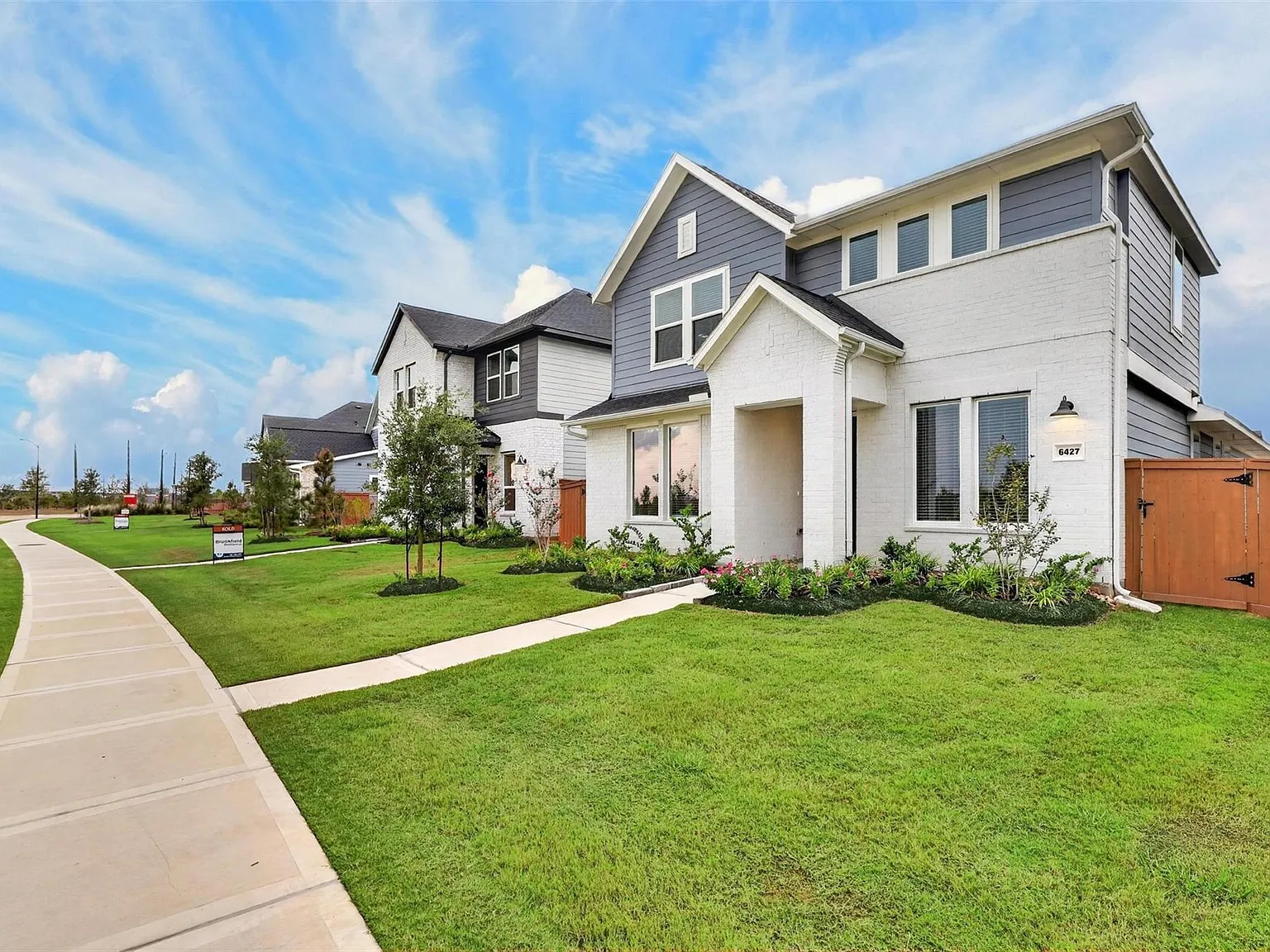 3 bed, 2.5 bath, 2055 sqft, $2,550 — Photo 3