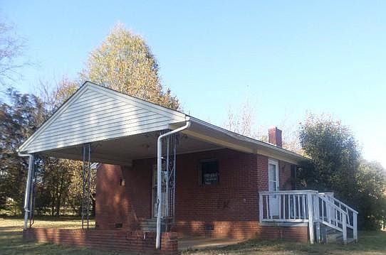 2nd image of 304 Dare St
