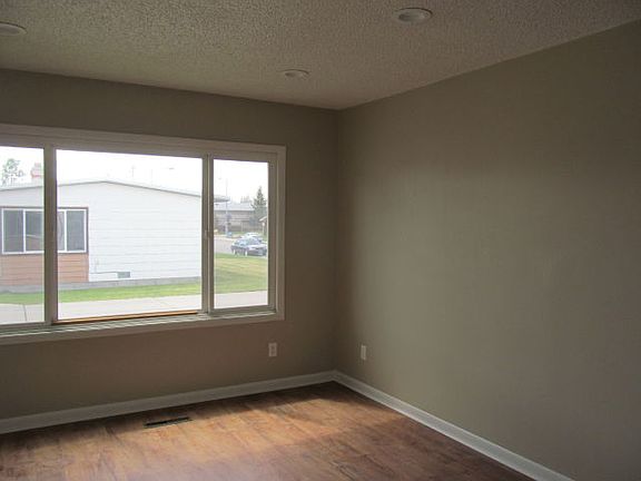 2nd image of 419 15th St W