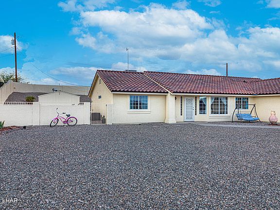 5th image of 4011 Tropicaire Dr