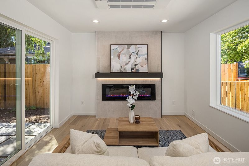 5th image of 3847 NE 88th Street