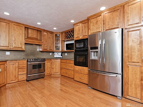 3rd image of 2451 Park Hill Dr