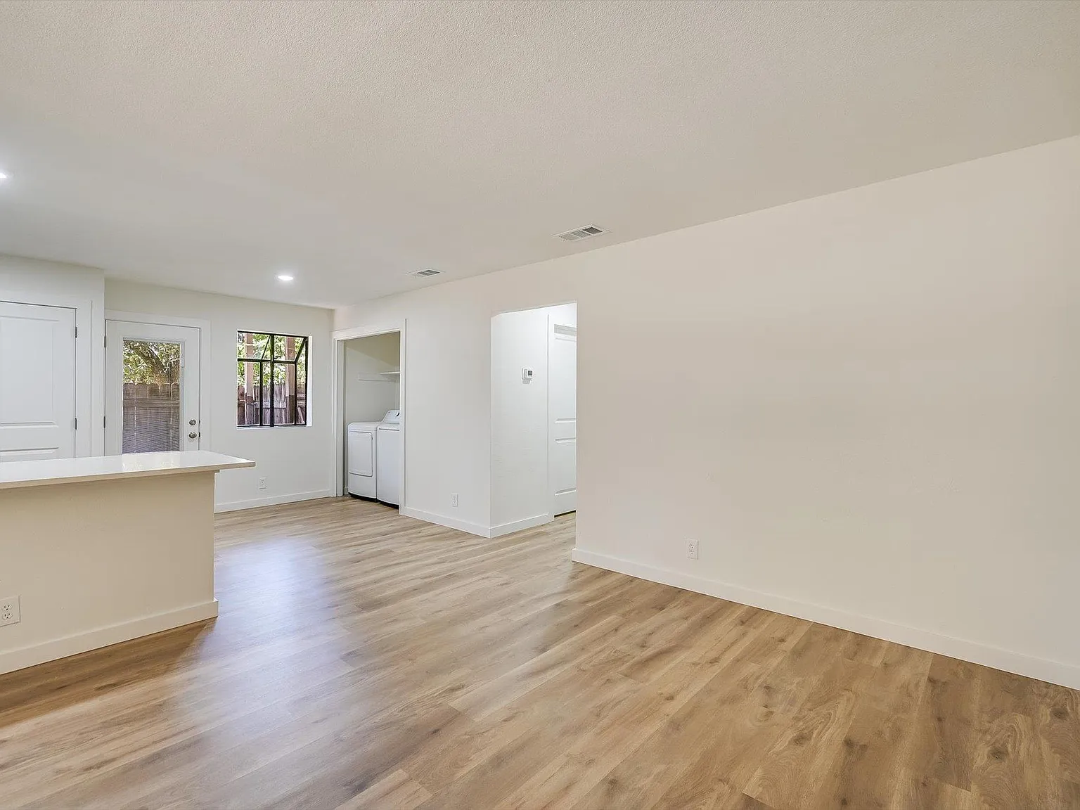 2 bed, 1.0 bath, 768 sqft, $1,250 — Photo 4