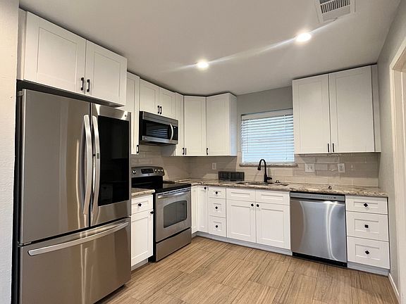 3rd image of 2818 Custer Dr