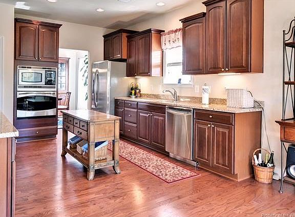 3rd image of 6927 Chancery Ln