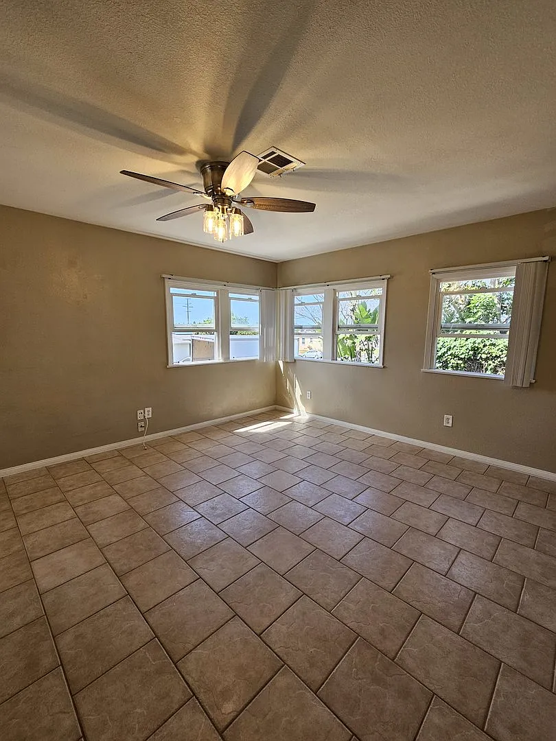 3 bed, 1250 sqft, $2,990 — Photo 1