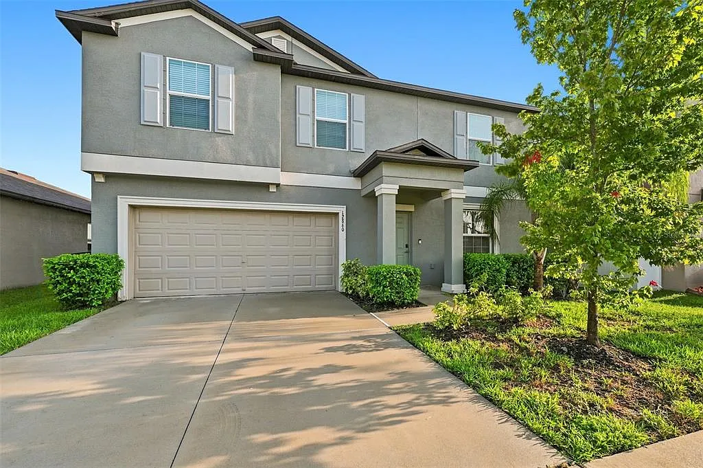 4 bed, 2.5 bath, 2584 sqft, $2,650 — Photo 2