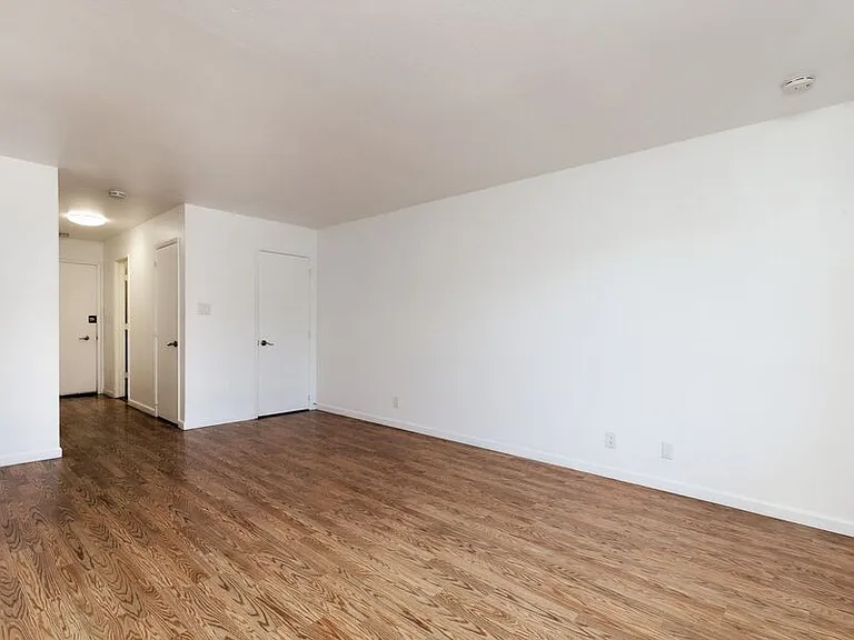 370 Staten Avenue — Photo 30