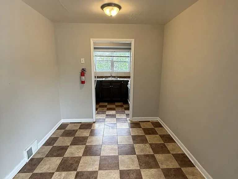 29 Beverly Ave — Photo 11