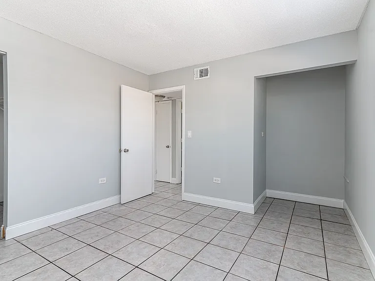 1007 W Prospect Rd — Photo 51
