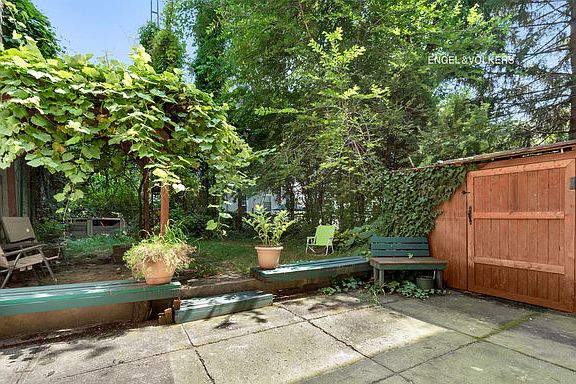 4th image of 301 Degraw St