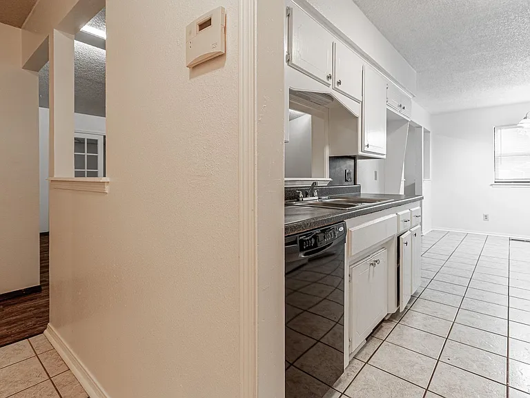 3808 Oakcliff Dr — Photo 6