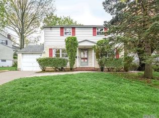 24 Concord Rd, Port Washington, NY 11050