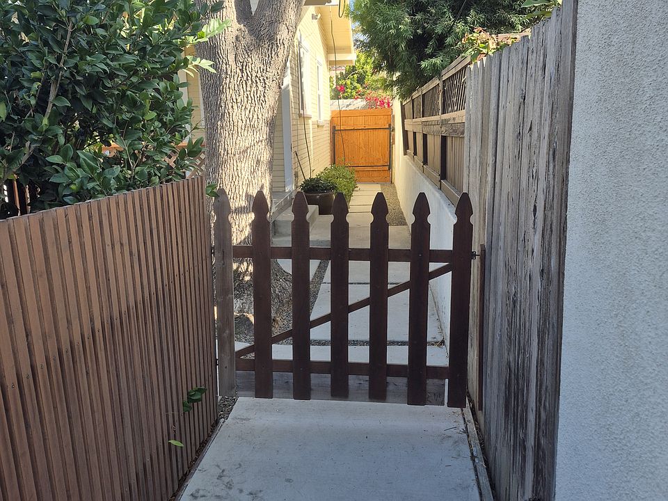 Ximeno Street side yard entrance