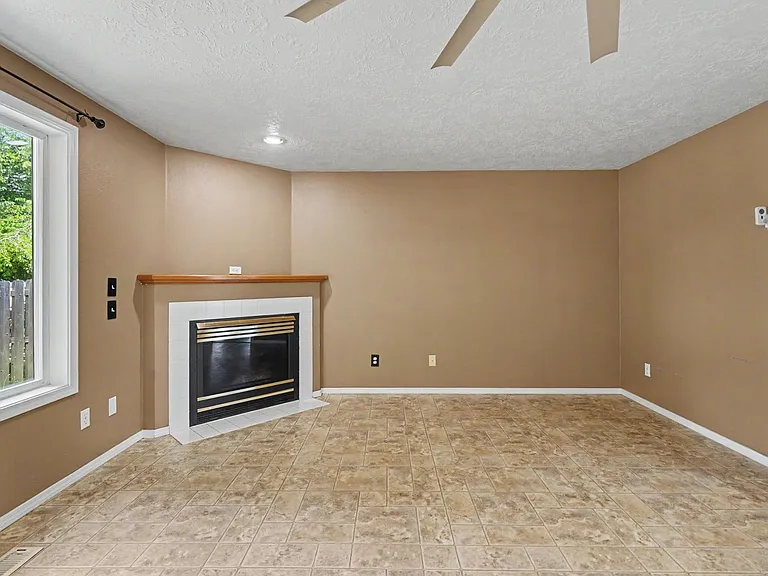 1075 Mildred Ln SE — Photo 16