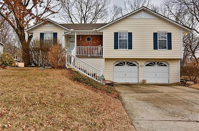 1st image of 420 NW Arbor Dr