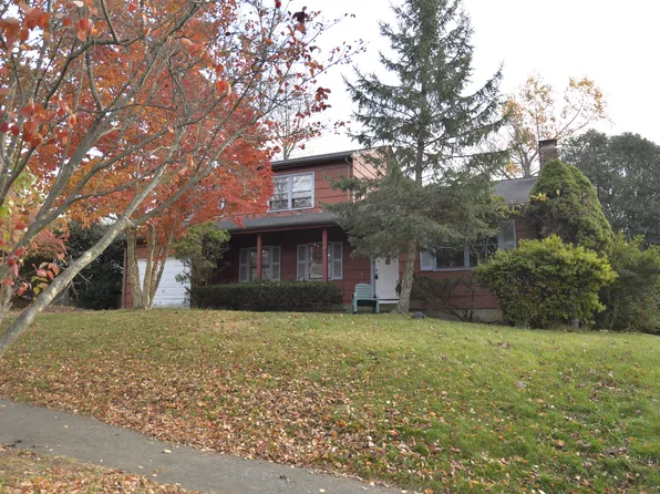 41 Pepperbush Lane, Fairfield, CT 06824