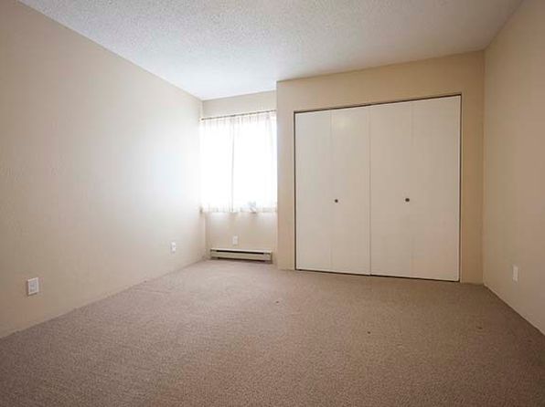 827 Selkirk Ave, Esquimalt, BC V9A 2T7