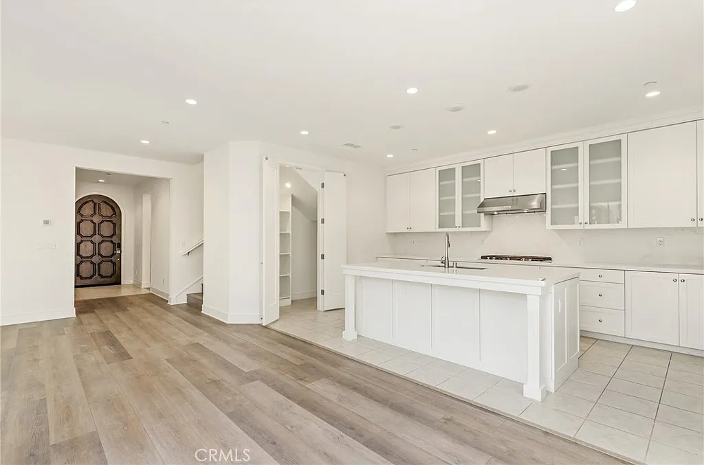 4 bed, 2424 sqft, $6,500 — Photo 4