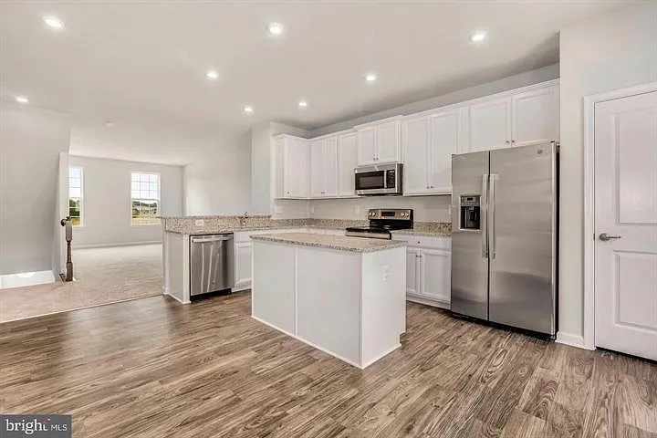 7504 Hancock St — Photo 7