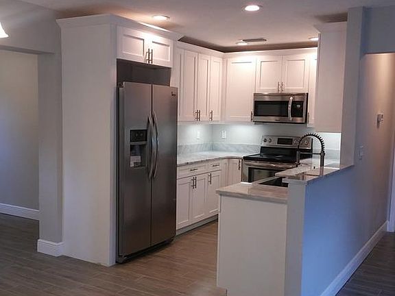 2nd image of 204 N Matanzas Ave