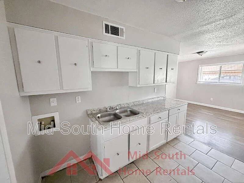 3 bed, 1.0 bath, 1102 sqft, $975 — Photo 4