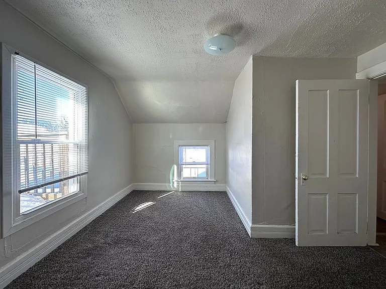 712 S Oakland Ave — Photo 14