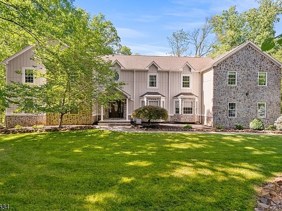 2nd image of 21 Angus Ln