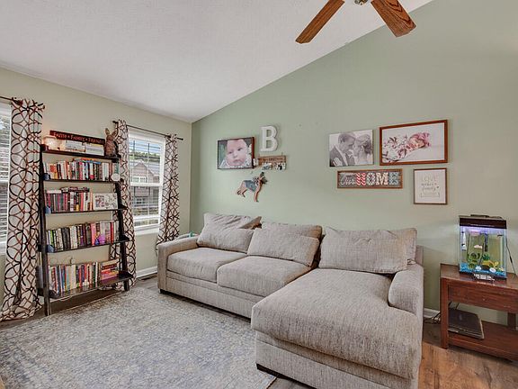 4th image of 2556 Evergreen Dr