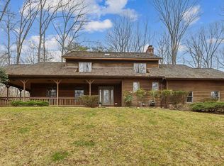 41 Cedar Dr, Sterling, VA 20164