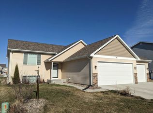 41 Mulberry Loop NE, Minot, ND 58703