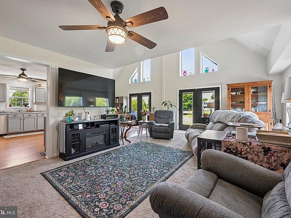 3rd image of 12 Melissa Ln