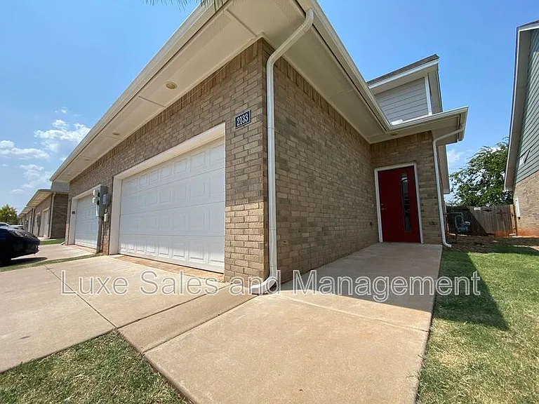 2133 Camino Del Plaza Ln — Photo 2