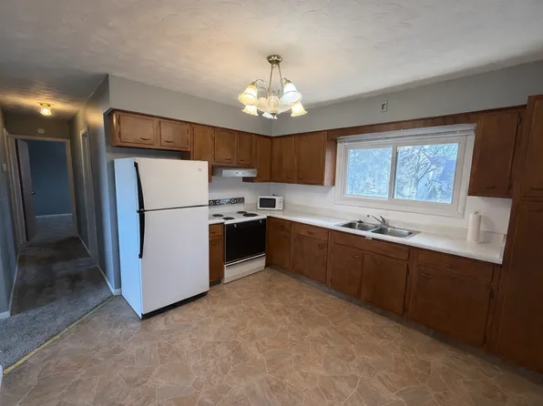 108 Carolyn Ln Unit 17, Eureka, IL 61530