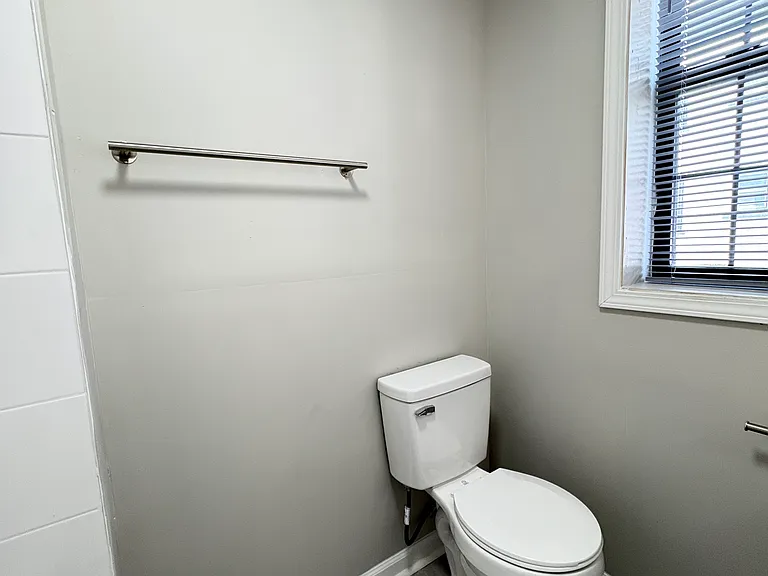 Meridian Living II — Photo 11