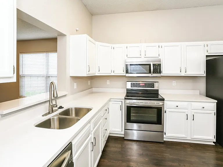 9761 Trail Dr — Photo 9