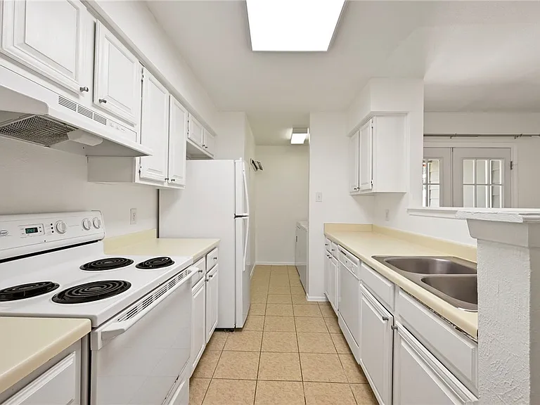 2800 Longmire Dr #9 — Photo 6