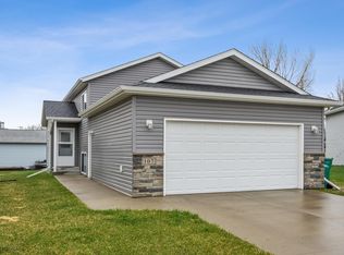 107 5th St E, Horace, ND 58047