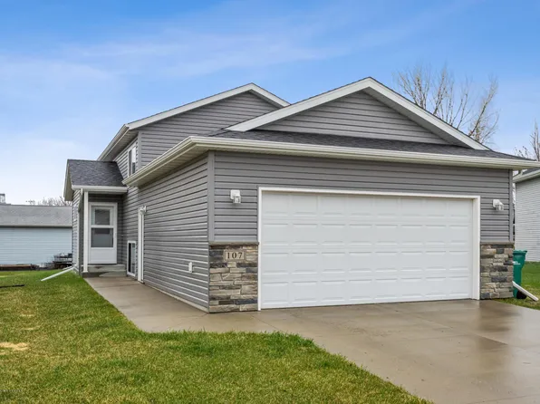 107 5th St E, Horace, ND 58047