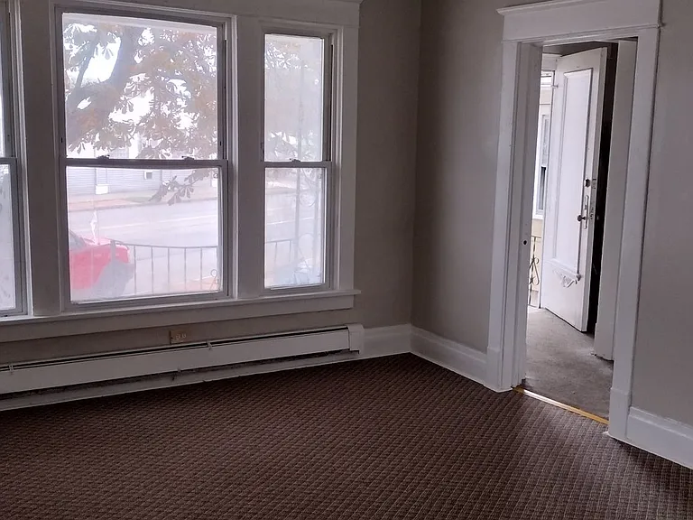 2128 Genesee St — Photo 49