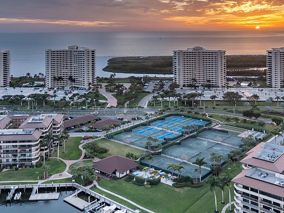 3rd image of 440 Seaview Ct APT 611