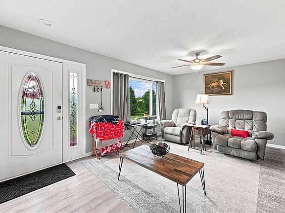5th image of 20193 Linwood Rd