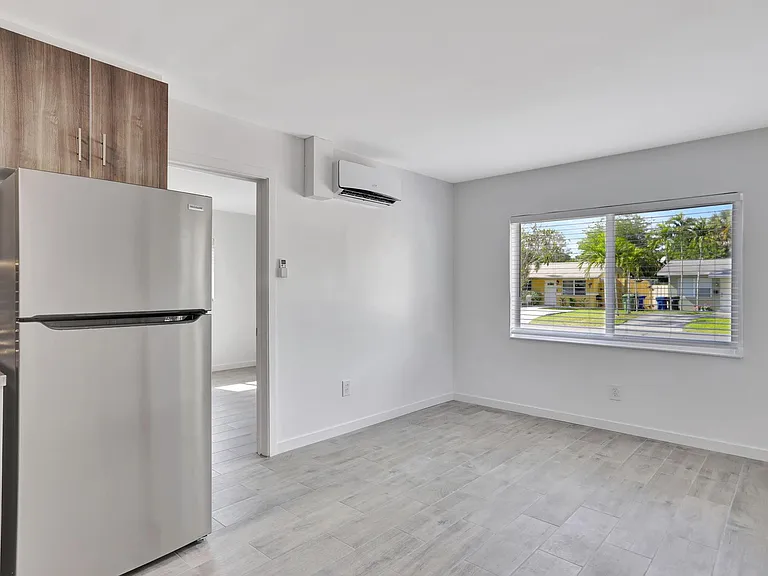 1000 SW 30th St #1 — Photo 6