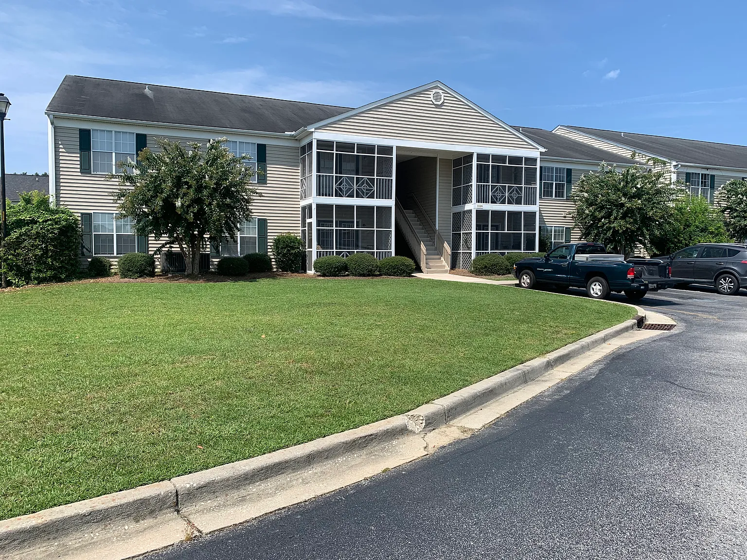 2 bed, 950 sqft, $1,100 — Photo 1