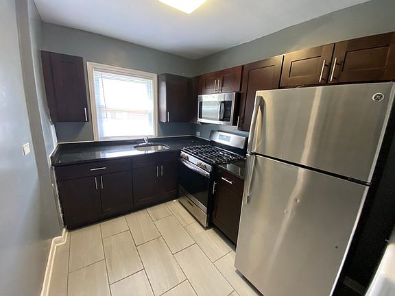3rd image of 4212 S Michigan Ave #3