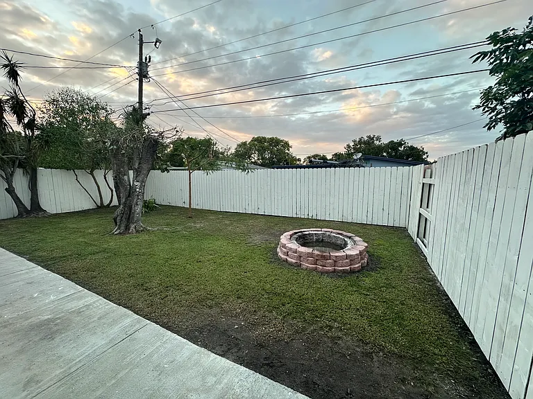 2210 S Euclid Cir #B — Photo 10