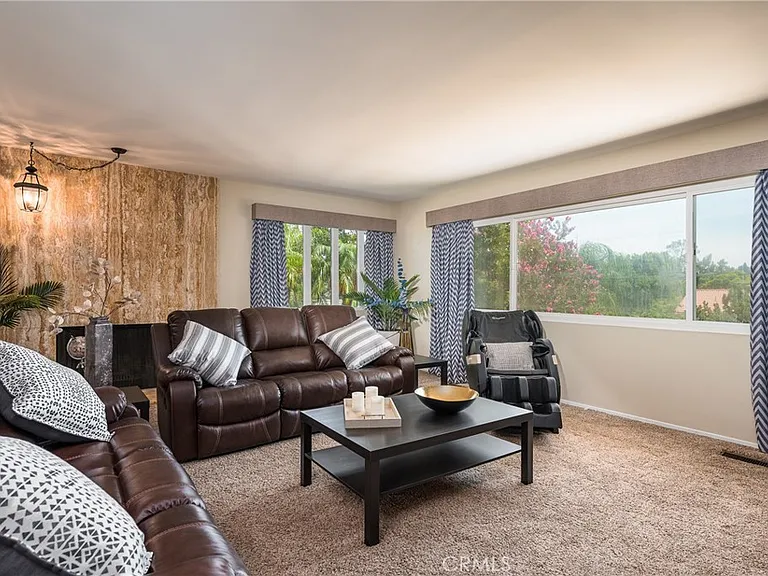 2328 E Vine Ave — Photo 3