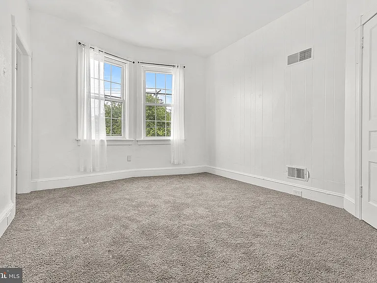 224 E Washington St — Photo 17