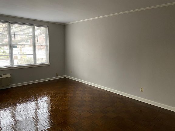 3rd image of 611 Waccamaw Ave